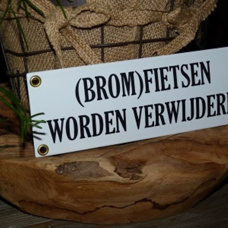 Emaille bord (Brom)fietsen worden verwijderd